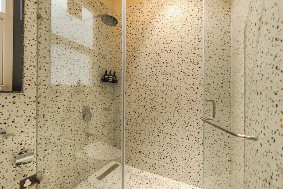 Deluxe Suite | Bathroom
