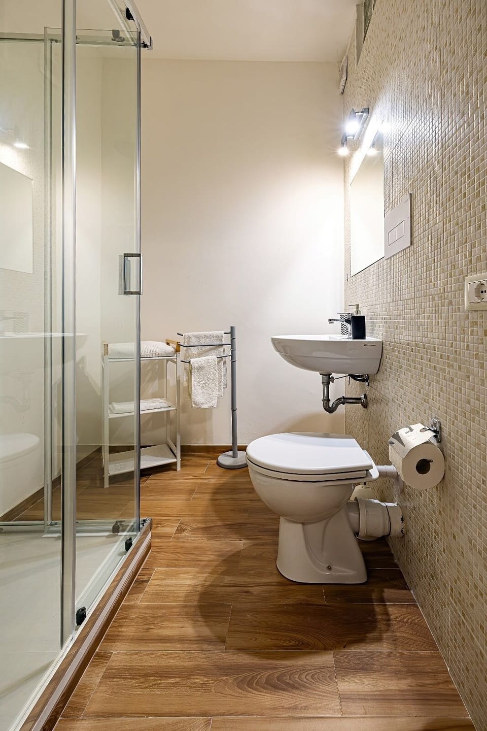 Classic Triple Room, Garden View | Bathroom