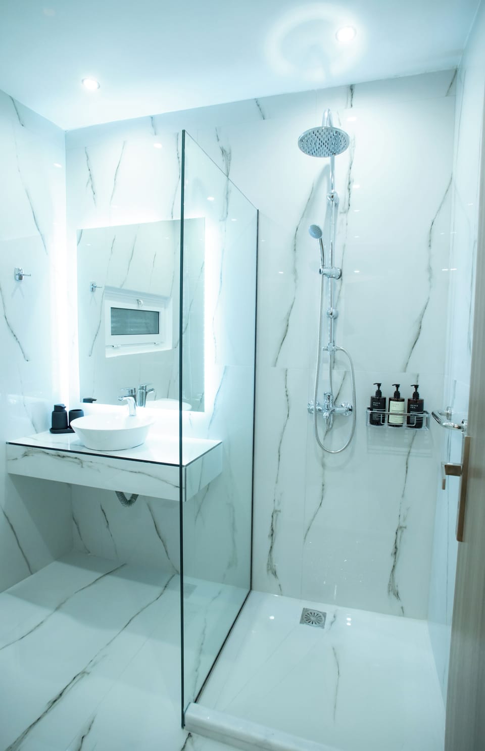 Basic Double Room, 1 King Bed | Bathroom | Shower, hair dryer, towels, soap