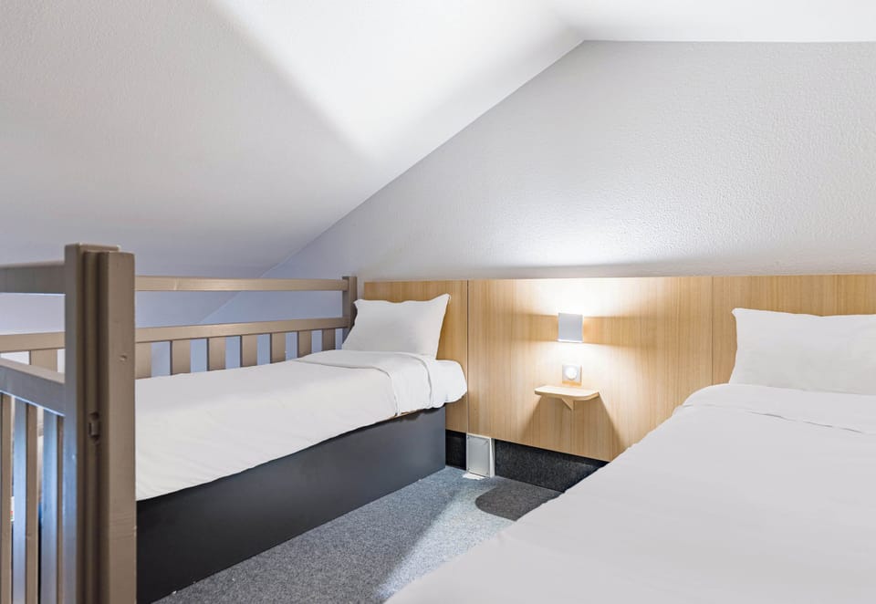 WiFi (free), bed sheets