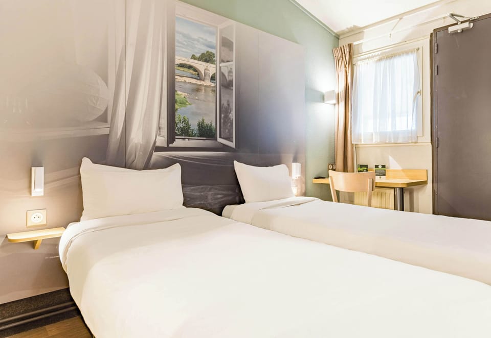 Twin Room, Non Smoking | Free WiFi, bed sheets