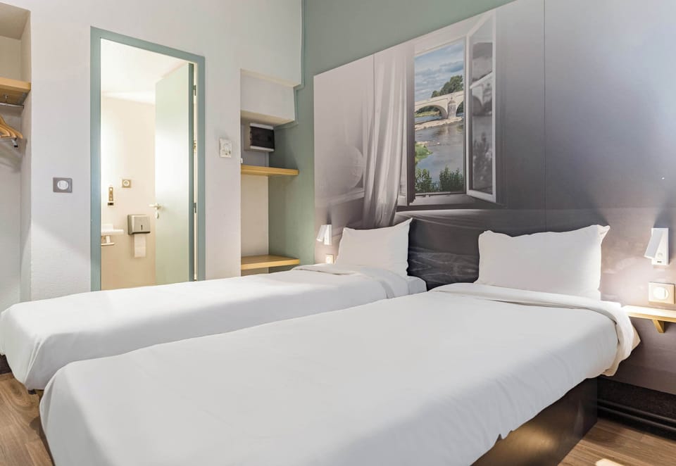 Twin Room, Non Smoking | Free WiFi, bed sheets