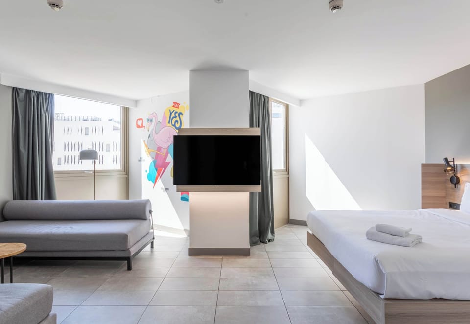 Triple Room, Non Smoking | Free WiFi, bed sheets