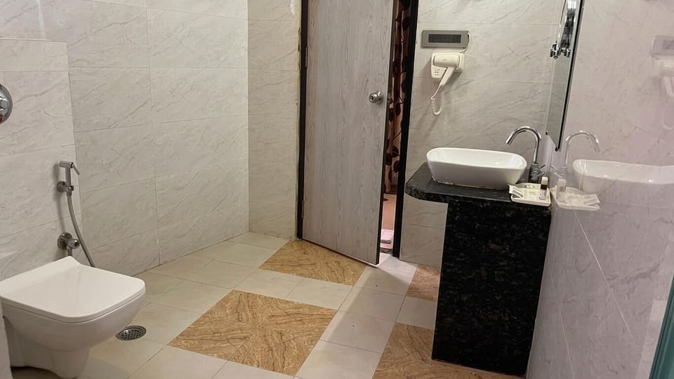 Suite Room, Non Smoking, City View | Bathroom