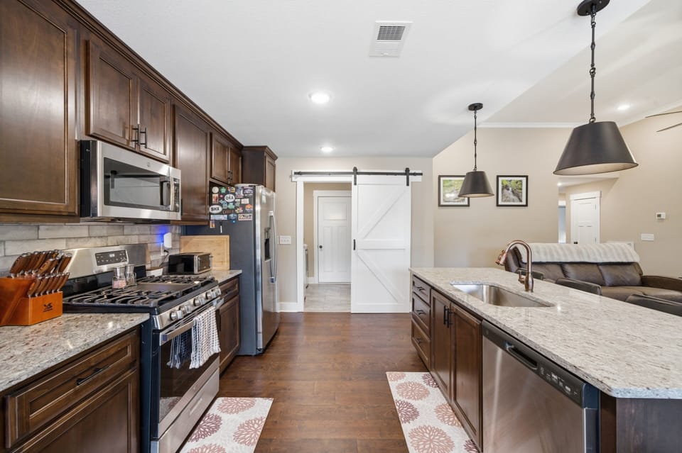 House, 3 Bedrooms | Private kitchen | Fridge, oven, coffee/tea maker, toaster