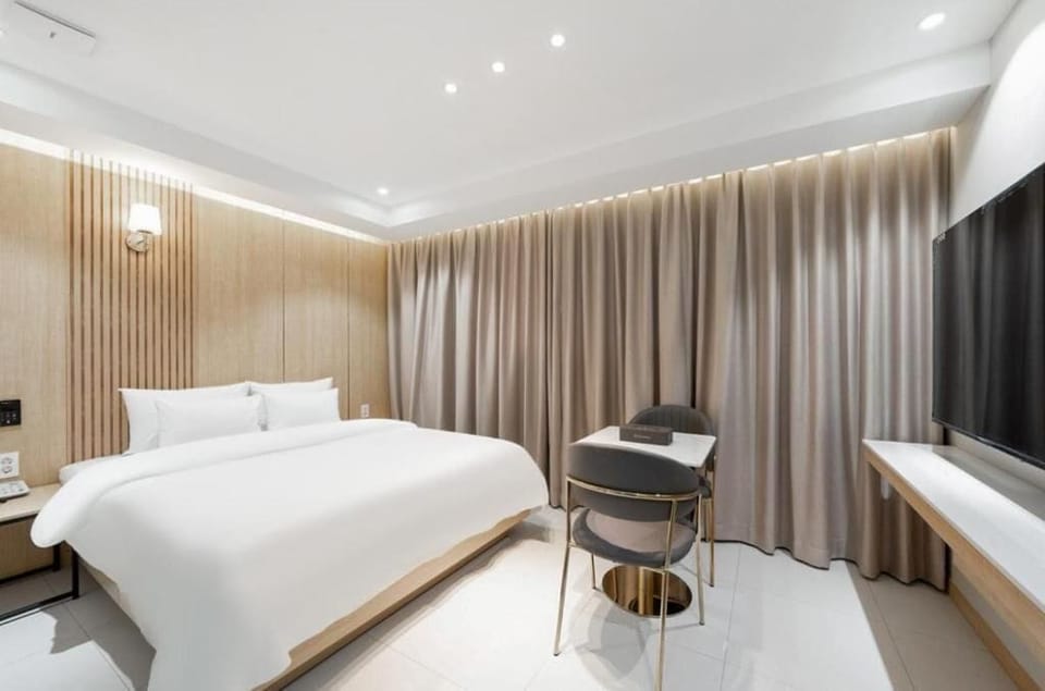 Standard Double Room | Free WiFi