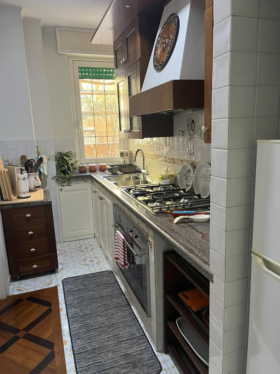 Deluxe Quadruple Room | Private kitchen | Full-size fridge, microwave