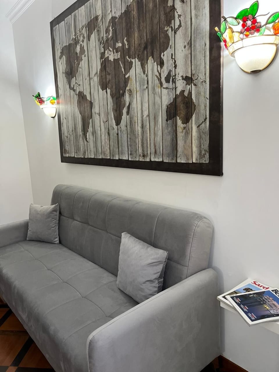 Deluxe Quadruple Room | Living area