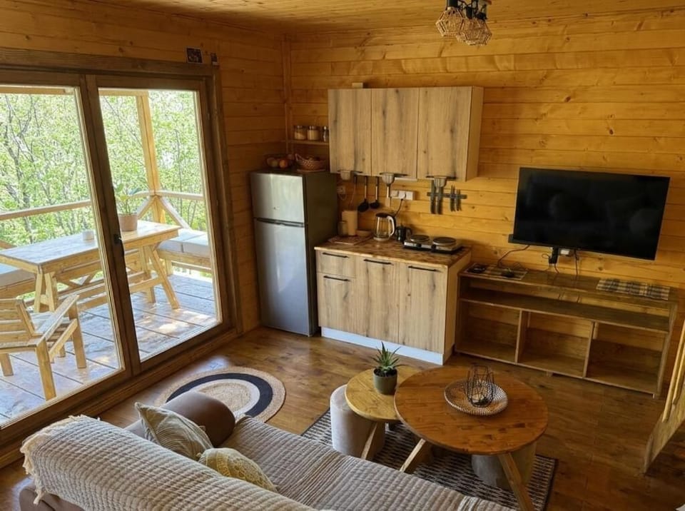 Superior Bungalow, Garden View | Living area