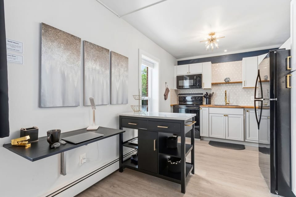 Apartment, 1 King Bed with Sofa bed, Garden View (Coastal Comfort) | Private kitchen
