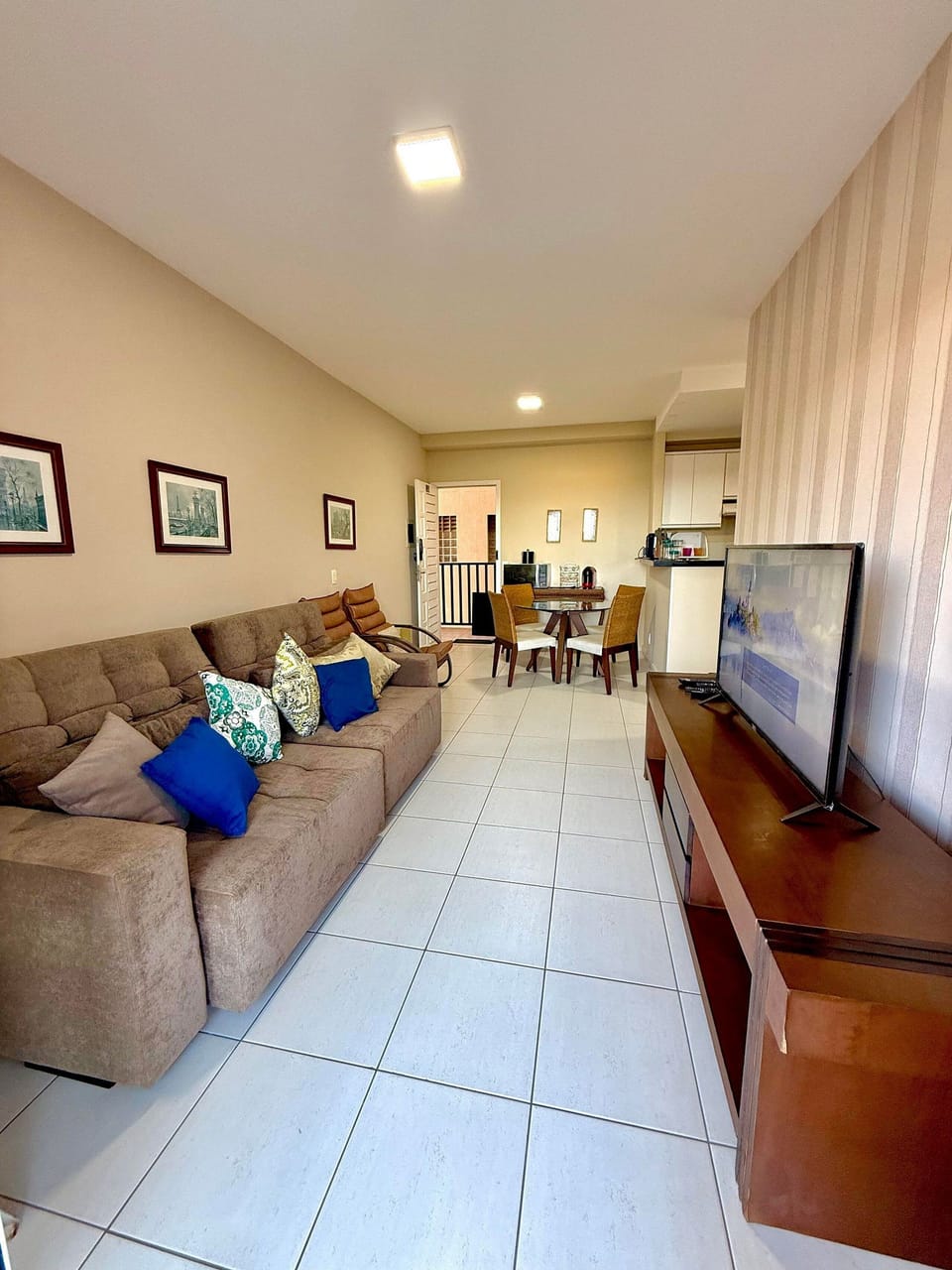 Basic Apartment | Living area