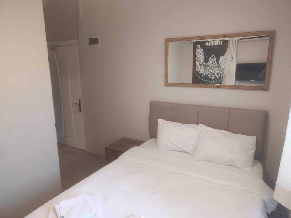 Standard Room, Balcony, Garden View | WiFi (free)