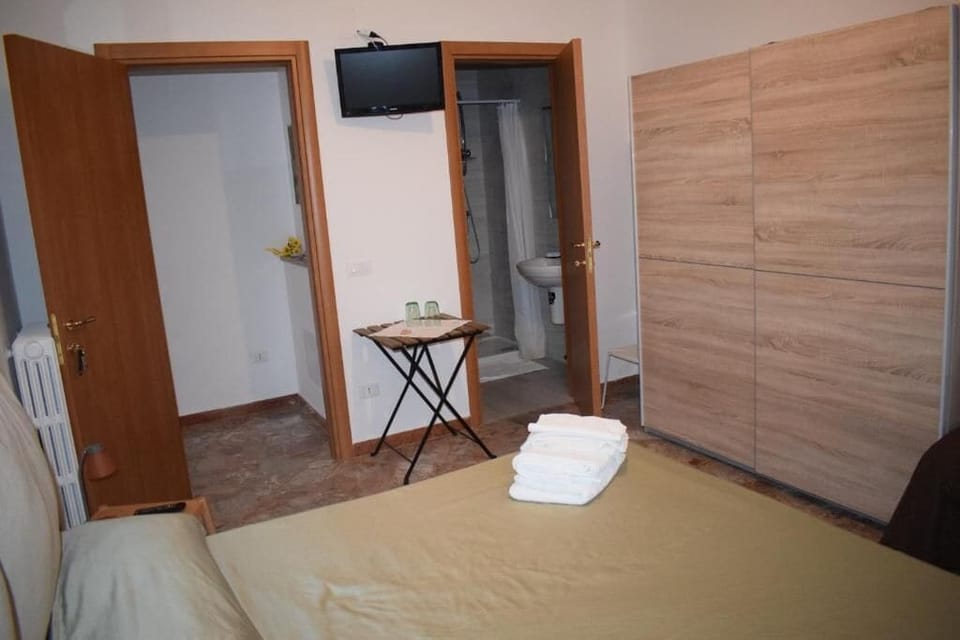 Double Room, 1 Double Bed, Balcony | Iron/ironing board (on request)