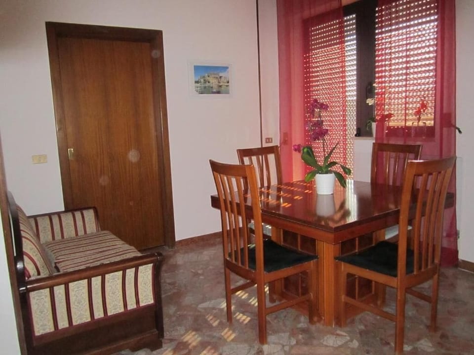 Double Room, 1 Double Bed, Balcony | Dining