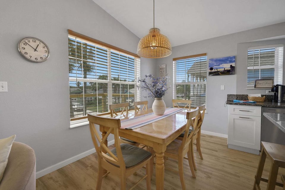 House, Multiple Beds, City View (Surf Perch) | 3 bedrooms, individually decorated, individually furnished, bed sheets