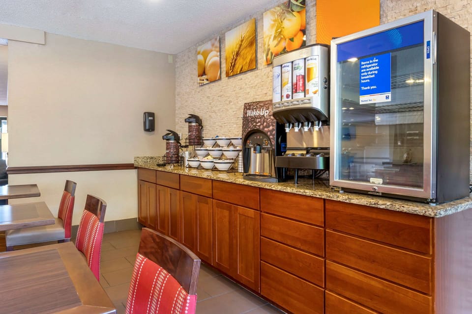 Free daily continental breakfast