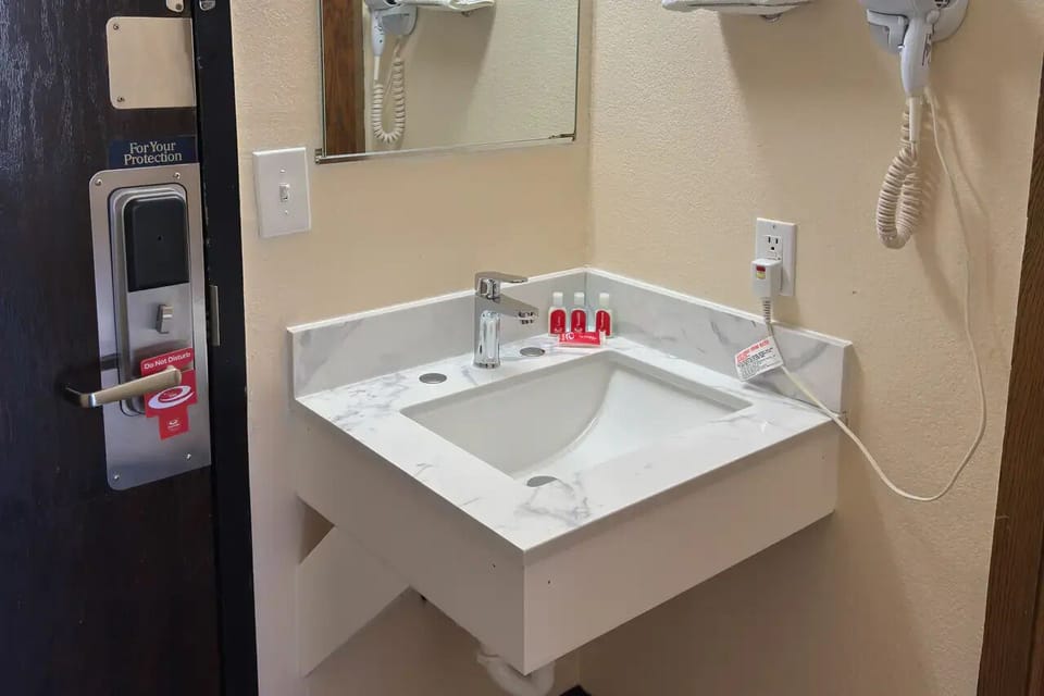 Double Room, 2 Queen Beds | Bathroom | Combined shower/tub, free toiletries, hair dryer, towels