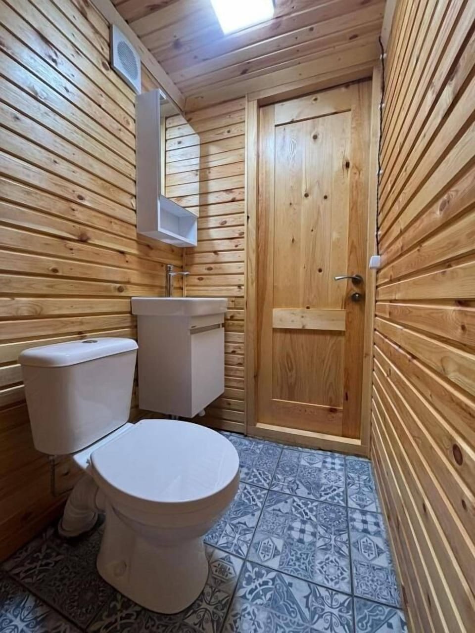 Double or Twin Room, Balcony, Courtyard View | Bathroom