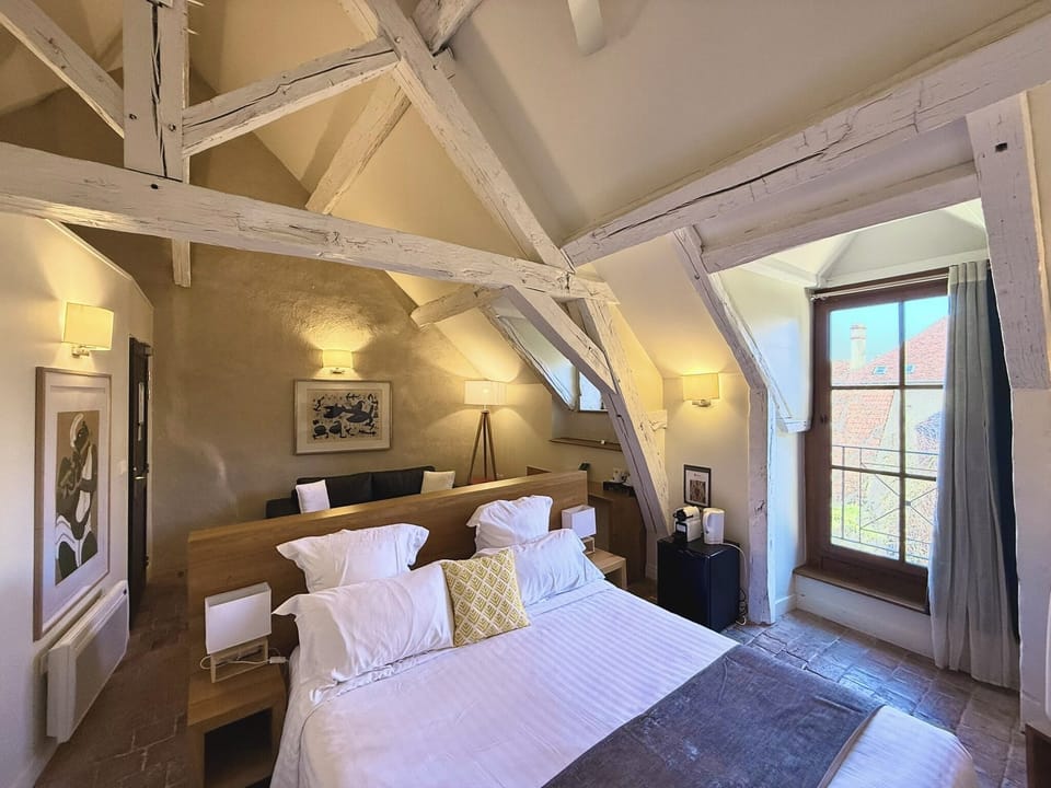 Deluxe Double Room (Marie Madeleine) | Living area | Flat-screen TV
