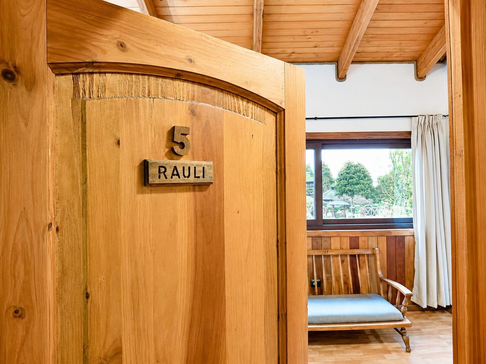 Classic Triple Room, Lake View | Interior