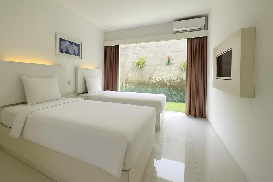Superior Twin Room | In-room safe, soundproofing, iron/ironing board