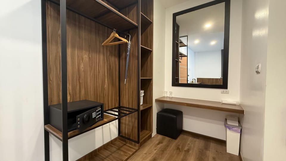 Garden View Double Bed | In-room safe, desk, WiFi (free), bed sheets