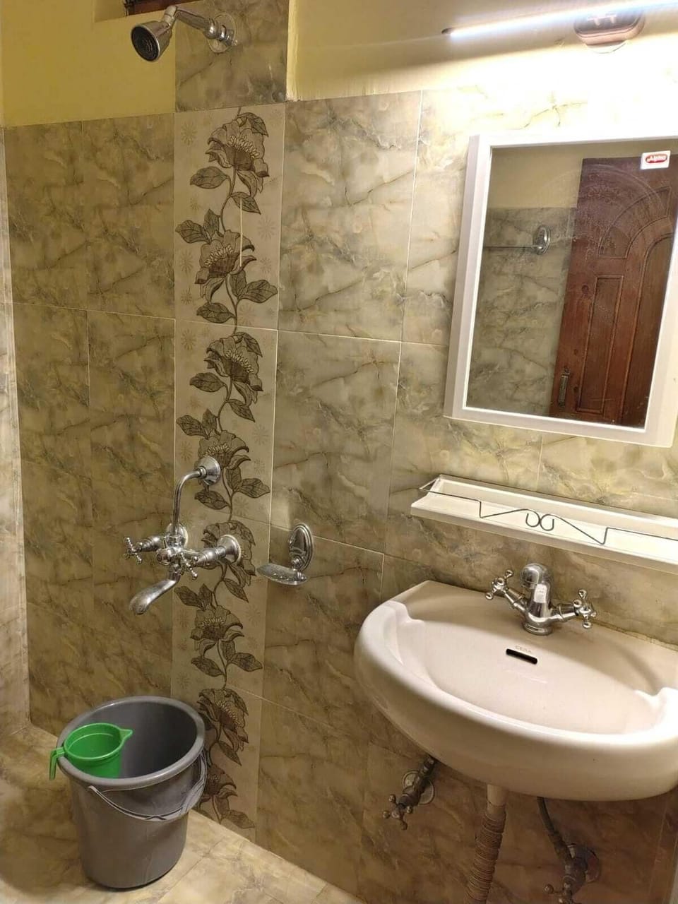 Deluxe Double Room, Mountain View | Bathroom | Free toiletries, towels, soap, toilet paper
