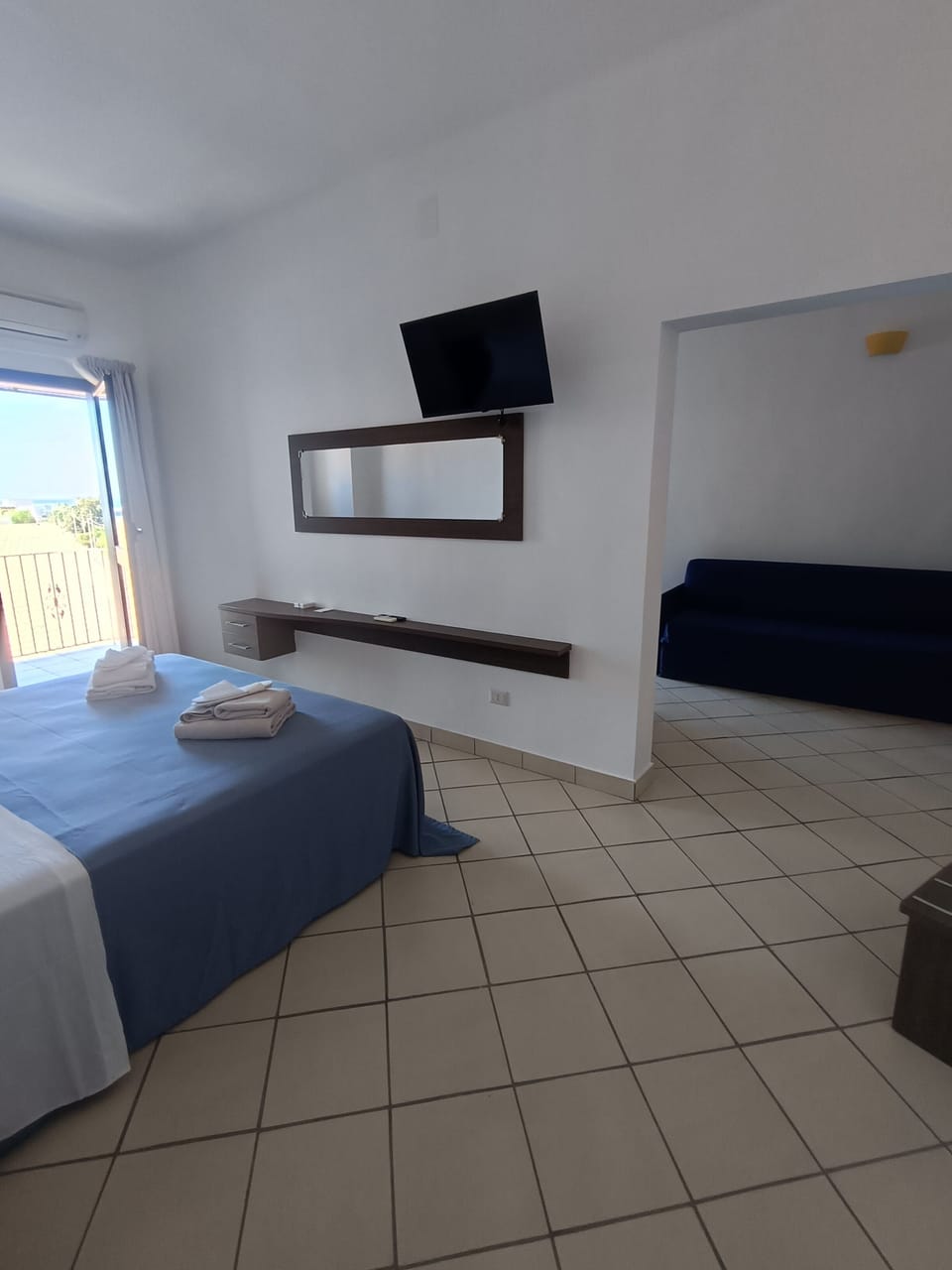 Junior Suite, Balcony, Partial Ocean View | In-room safe, blackout drapes, iron/ironing board (on request)