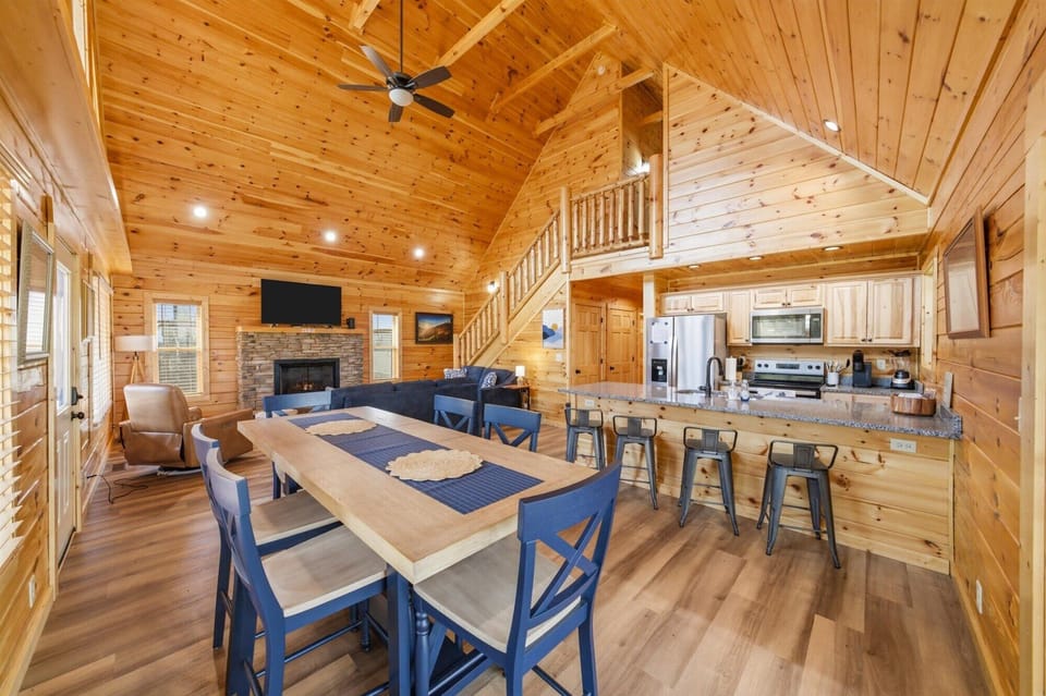 Cabin, Multiple Beds, Mountain View (Morning Glory) | Dining