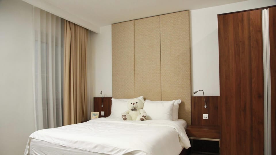 Standard Studio | In-room safe, desk, laptop workspace, WiFi (free)