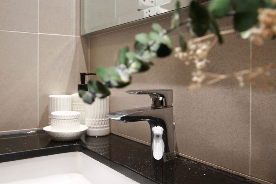 Standard Studio | Bathroom | Shower, hair dryer, slippers, towels