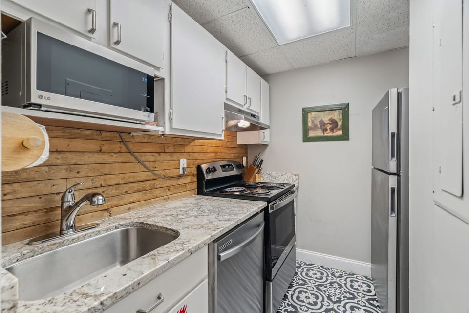 Condo, Multiple Beds, Mountain View (The Pioneer) | Private kitchen
