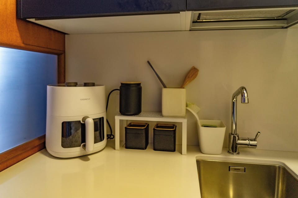 Apartment, Balcony, Sea View | Private kitchen