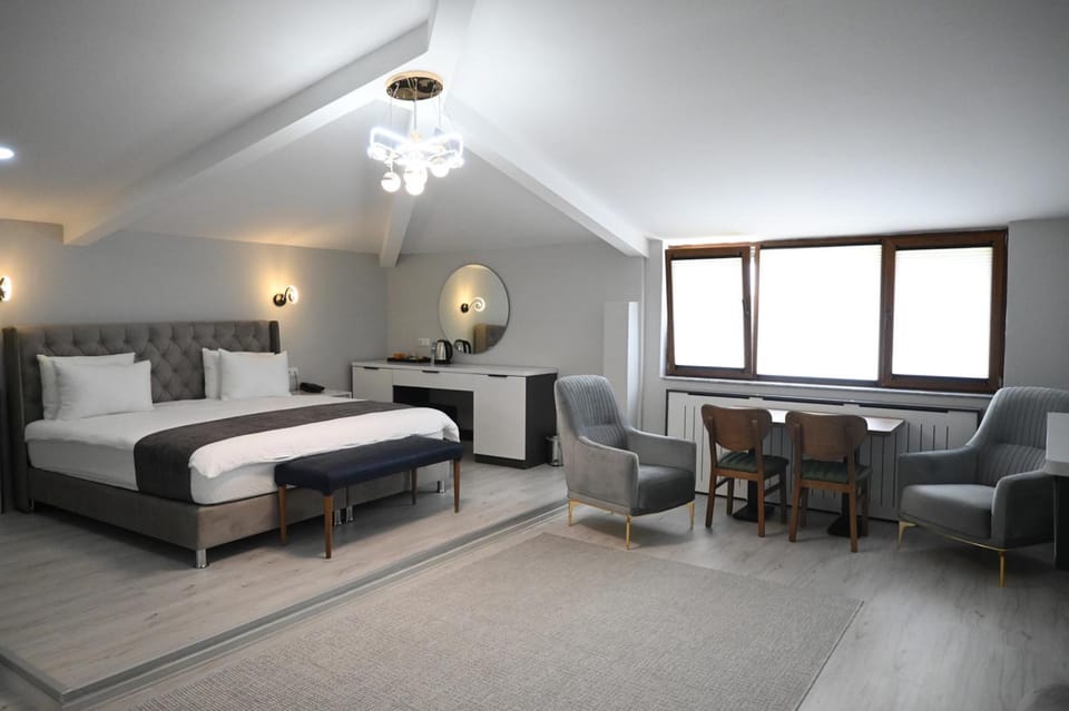 Honeymoon Suite, Balcony | Free WiFi
