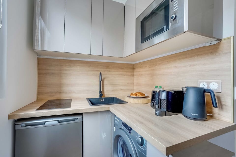 Apartment | Private kitchen | Coffee/tea maker, fridge, microwave, stovetop