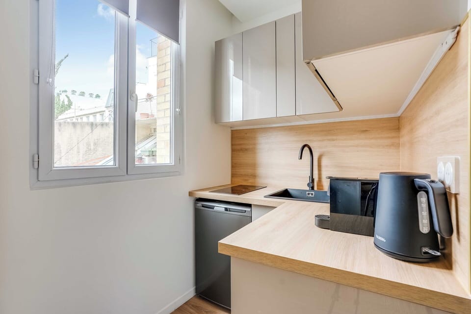 Apartment | Private kitchen | Coffee/tea maker, fridge, microwave, stovetop