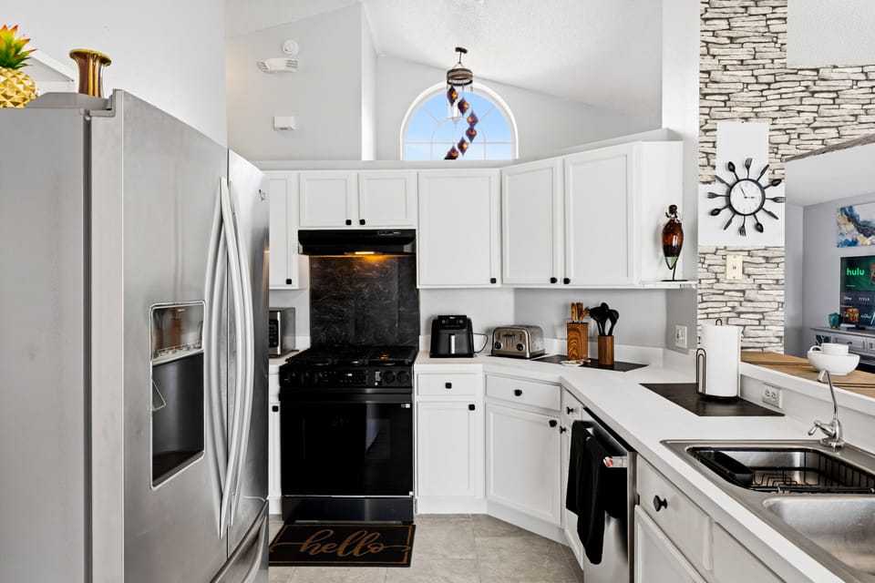 House, 3 Bedrooms, Lake View, Lakeside | Private kitchen | Coffee/tea maker, electric kettle, dining table