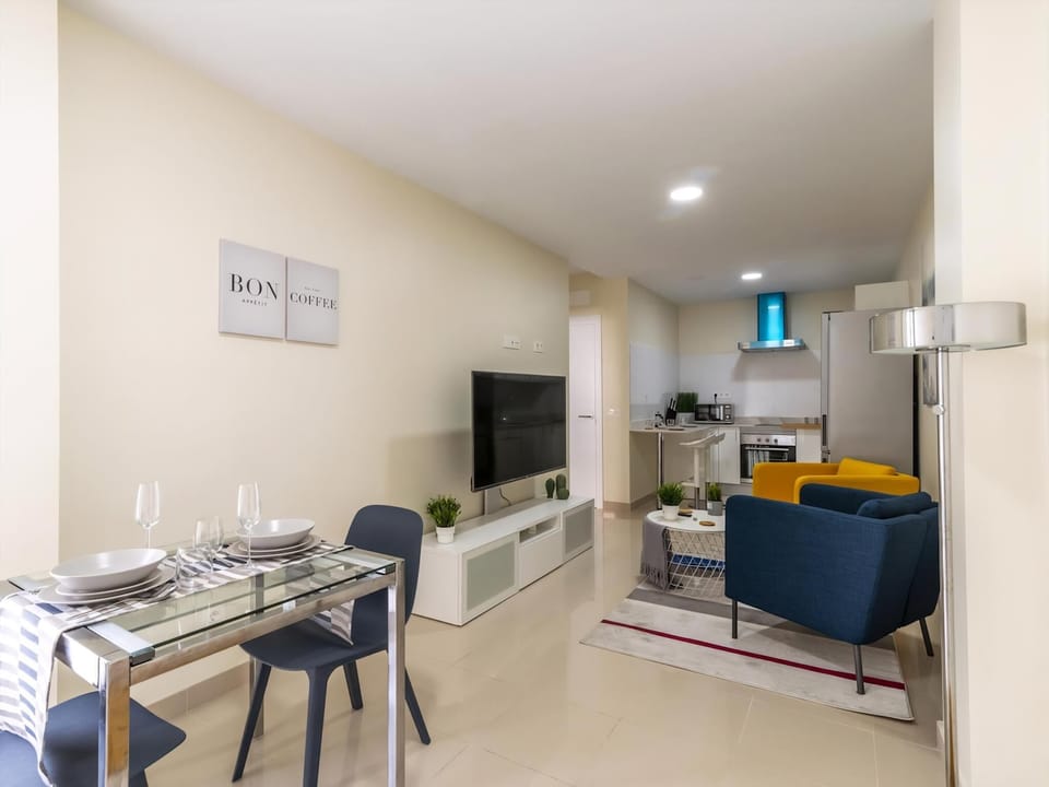 Apartment (One-Bedroom Apartment) | Individually decorated, individually furnished, laptop workspace