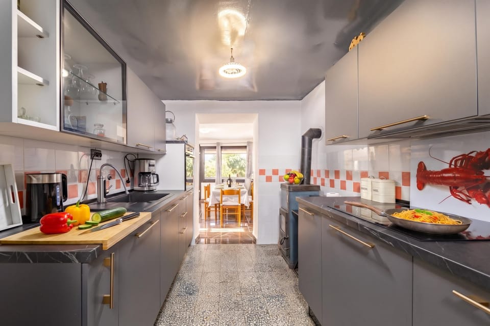 Standard House, 2 Bedrooms, Microwave, Mountainside (Summer Breeze Dominique 2BR Island) | Private kitchen