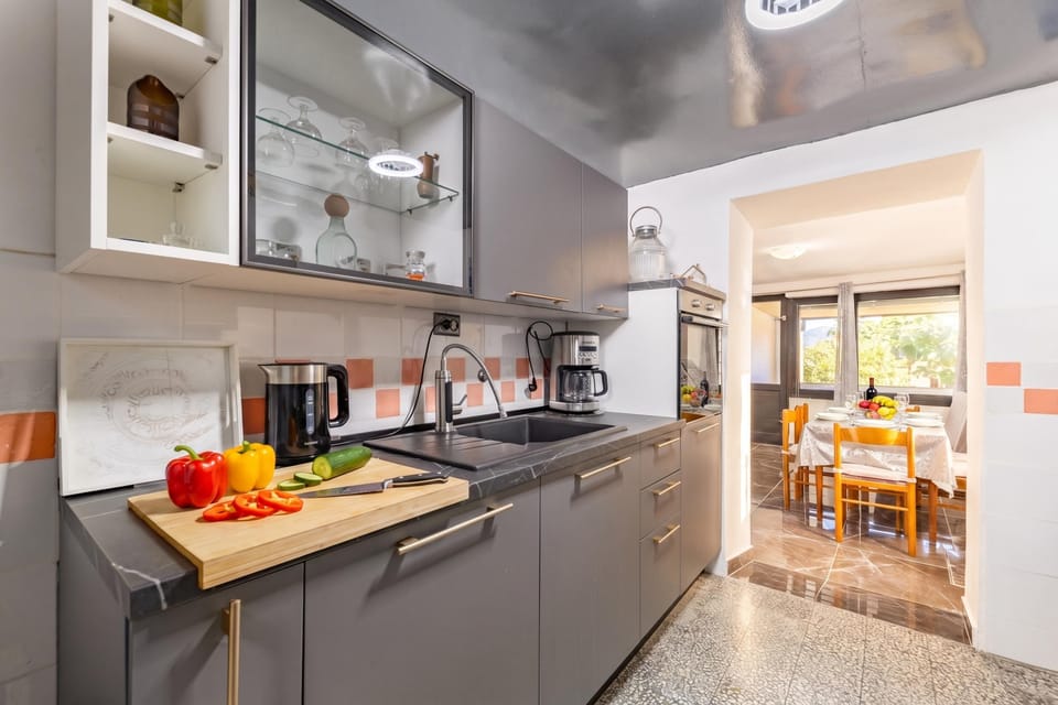 Standard House, 2 Bedrooms, Microwave, Mountainside (Summer Breeze Dominique 2BR Island) | Private kitchen