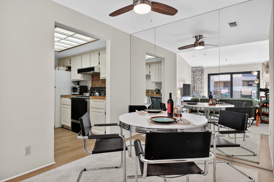Condo, 1 Bedroom | Dining