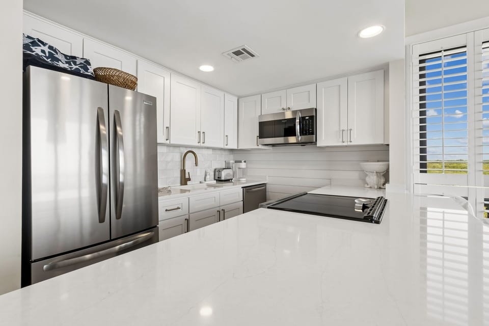 Condo, 3 Bedrooms | Private kitchen | Coffee/tea maker, fridge, oven, toaster