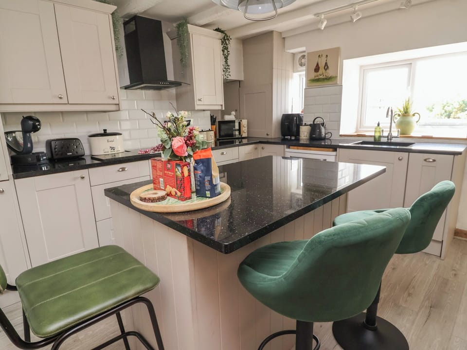 Dishwasher, cookware/dishes/utensils