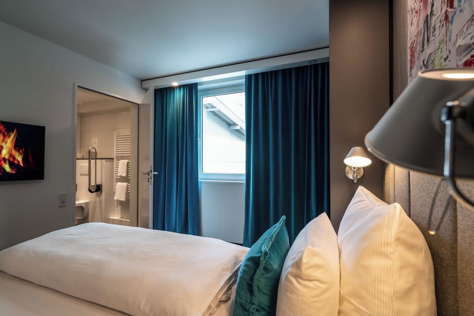 Egyptian cotton sheets, premium bedding, down comforters, desk