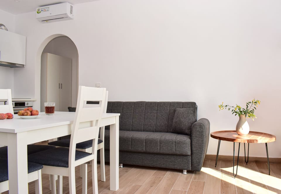 One Bedroom Suite | Dining