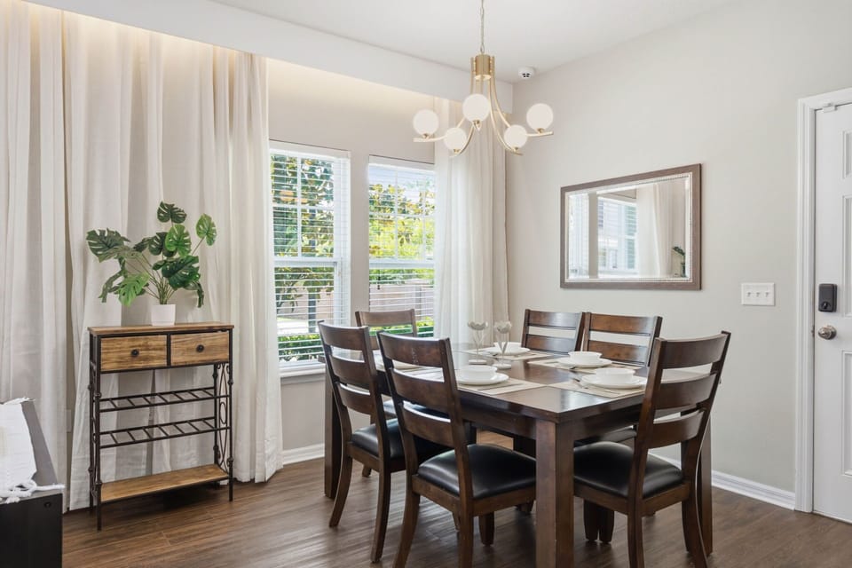 House (4 Bedrooms) | Dining room
