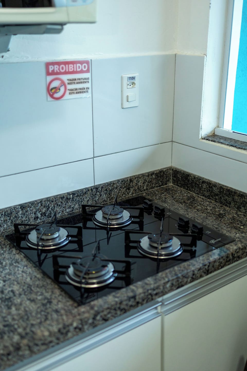 Quadruple Room | Private kitchen | Mini-fridge, microwave, stovetop, cookware/dishes/utensils