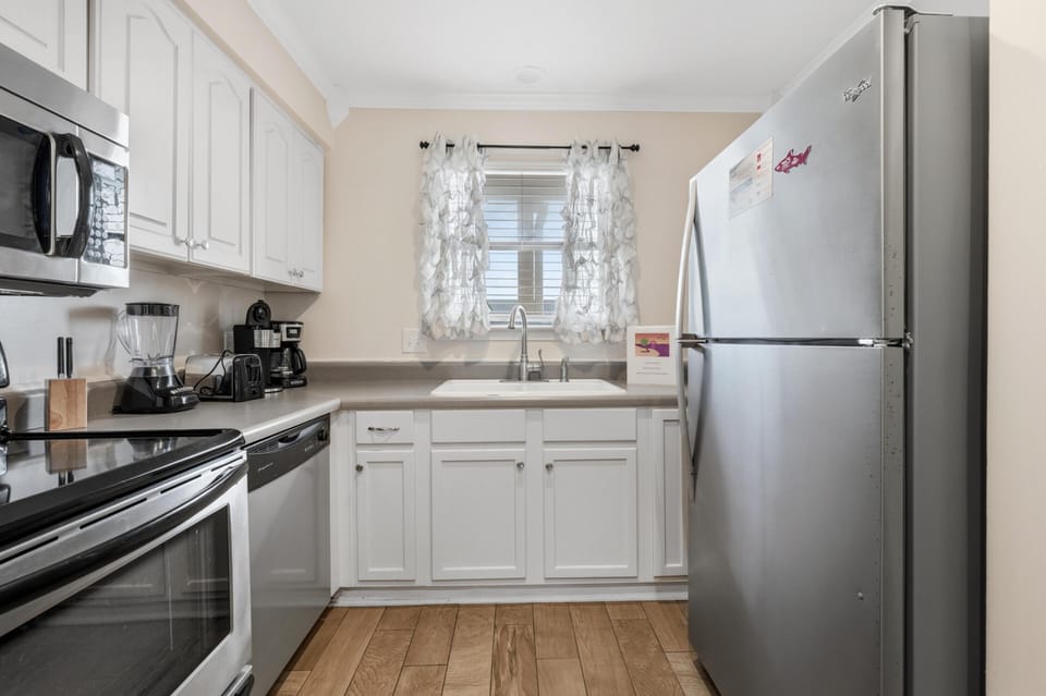 Condo, 1 Queen Bed with Sofa bed (Seaside Beach & Racquet 2101) | Private kitchen
