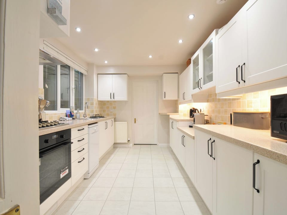 Dishwasher, cookware/dishes/utensils