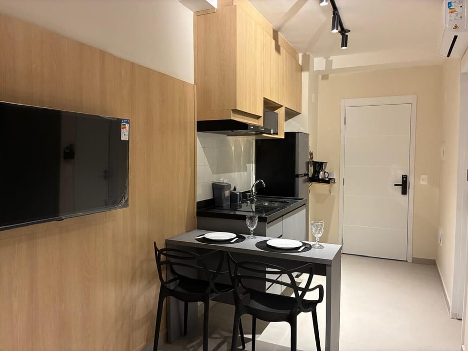 Comfort Apartment, 1 Queen Bed, Kitchen, City View | Private kitchen
